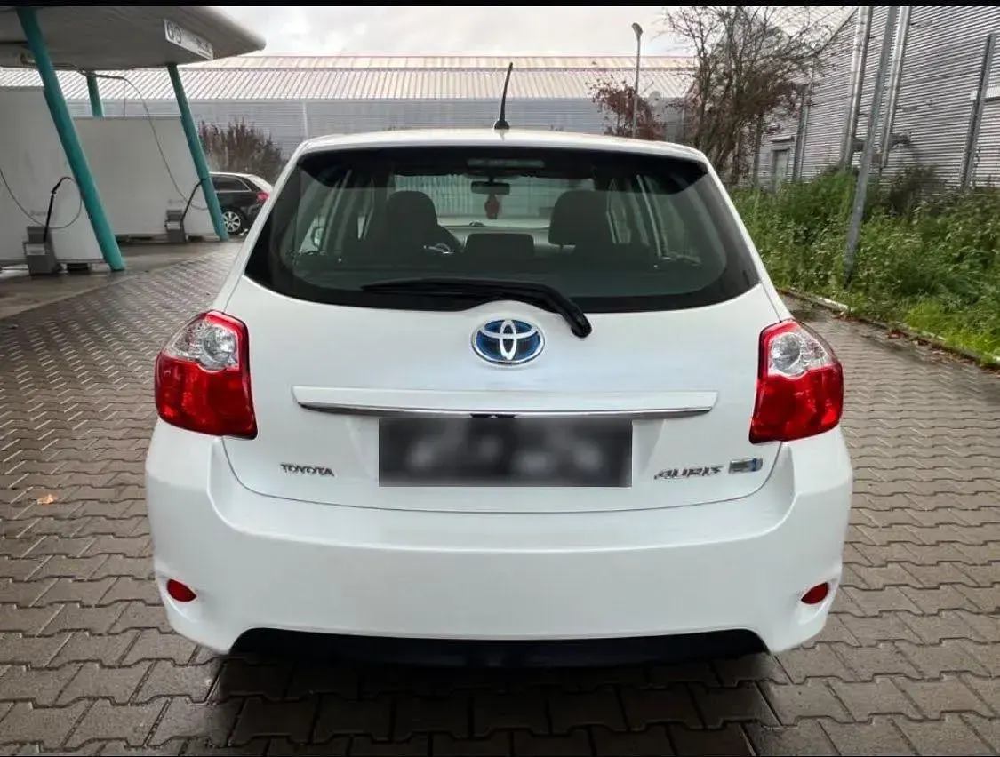 Gebraucht Toyota Auris 99 PS (72 kW) 2010 Weiß Kleinwagen