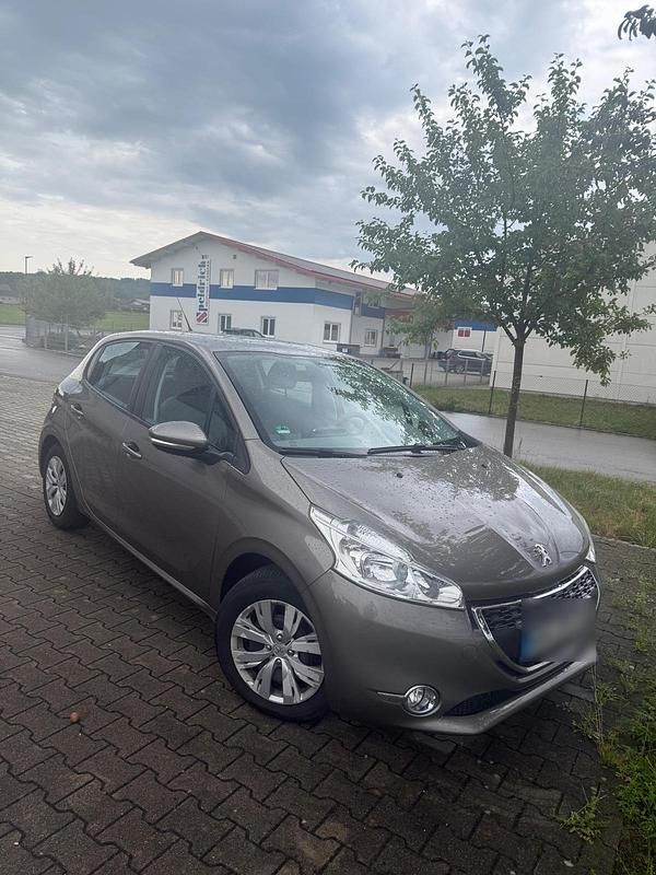 Gold Gebraucht 2012 Peugeot 208 Kleinwagen | 5.199 € - Bild 1/4