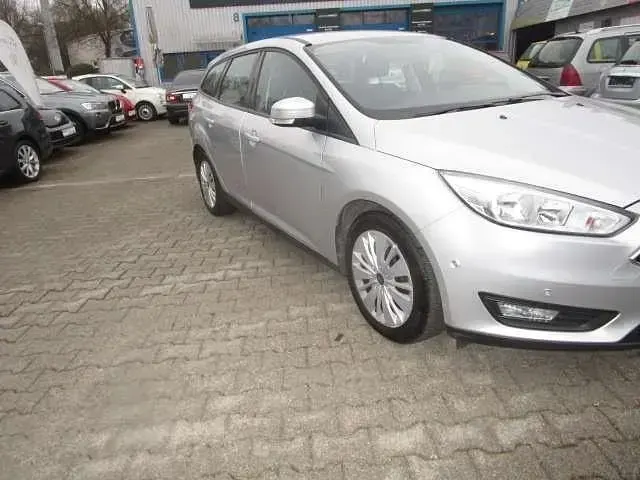 Gebraucht Ford Focus Business Edition 125 PS (91 kW) 2018 Polarsilber metallic Kombi