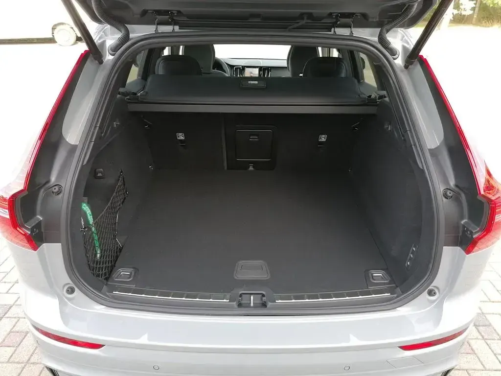 Gebraucht Volvo XC60 Ultimate 197 PS (144 kW) 2023 Vapour grey SUV