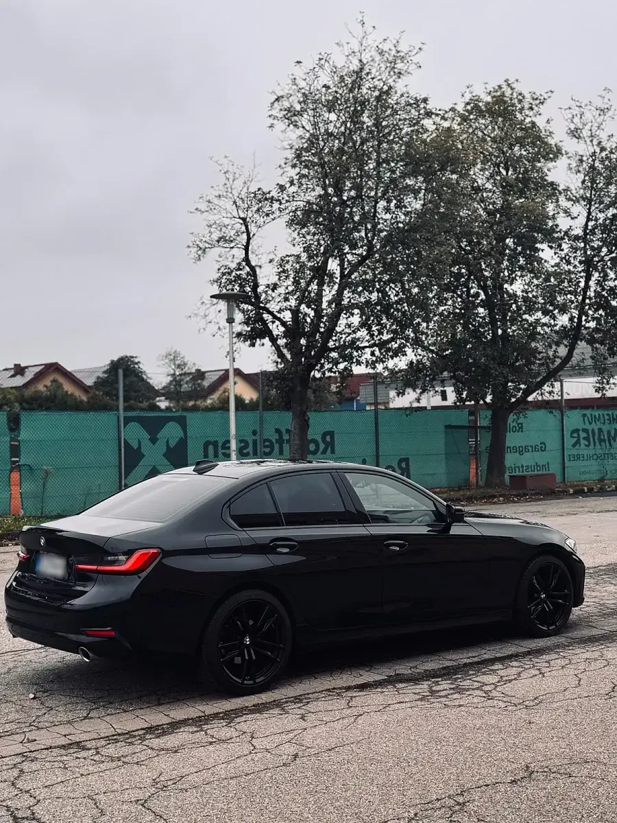 Gebraucht BMW 320 190 PS (139 kW) 2021 Schwarz Limousine