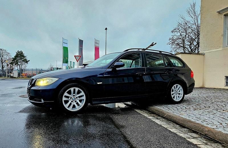 Gebraucht BMW 320 177 PS (130 kW) 2008 Blau Kombi