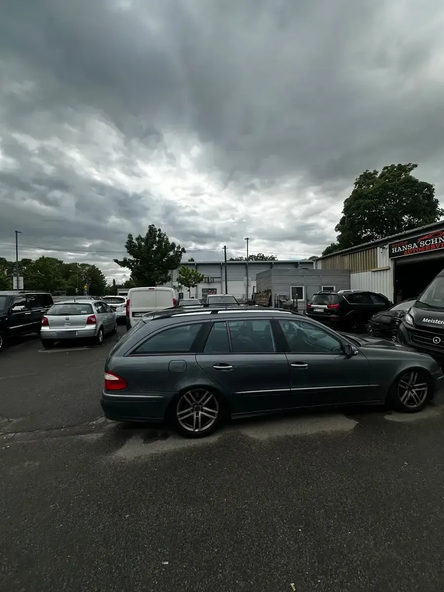 Gebraucht Mercedes E320 Avantgarde 264 PS (194 kW) 2005 Grau Kombi