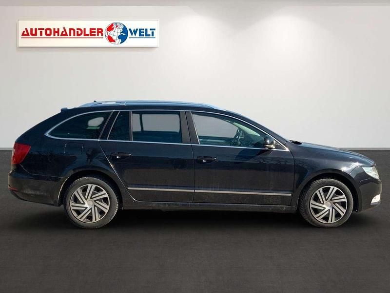 Gebraucht Skoda Superb Elegance 170 PS (125 kW) 2012 Schwarz Kombi