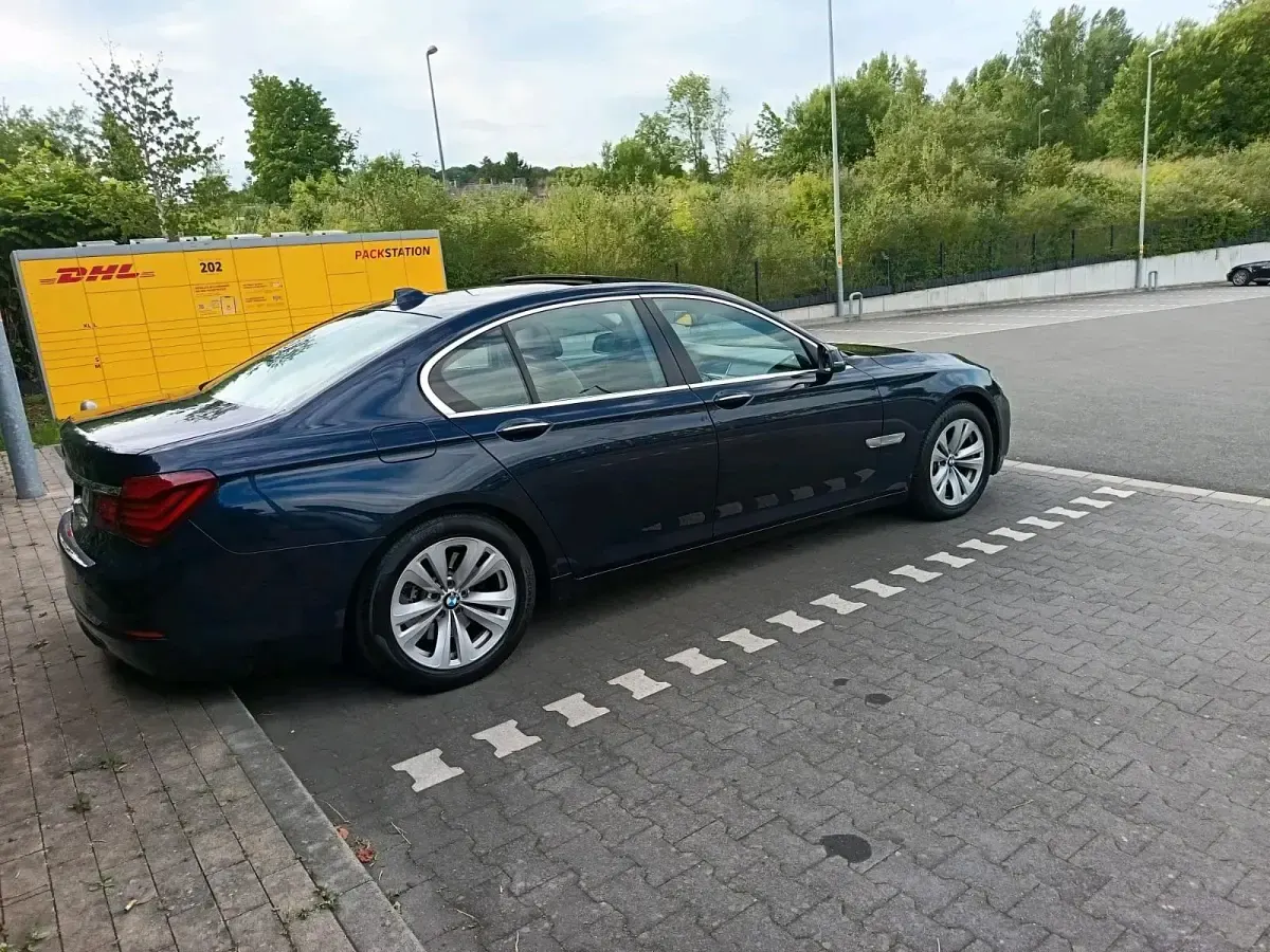 Gebraucht BMW 730 258 PS (189 kW) 2012 Blau Limousine