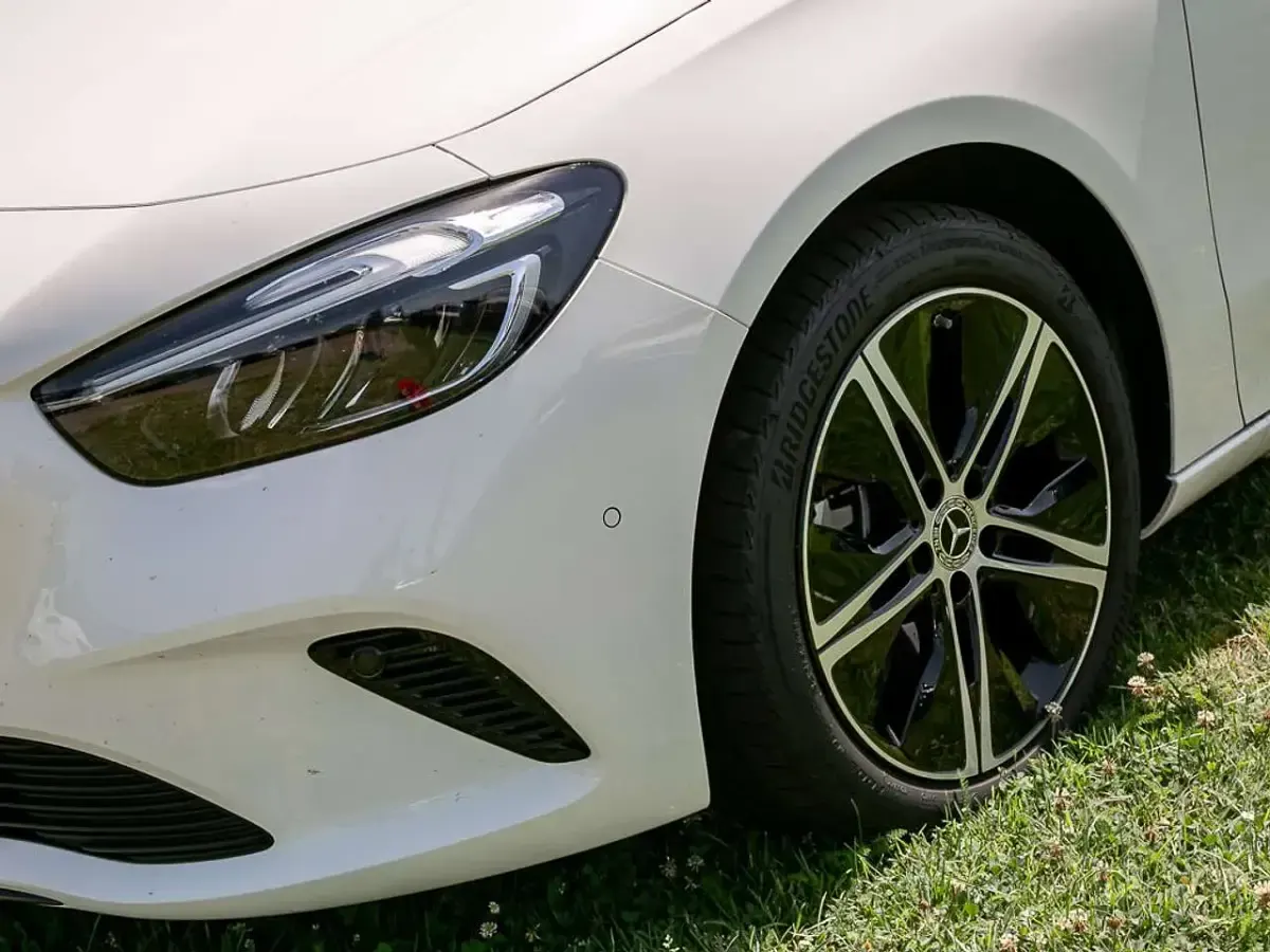 Gebraucht Mercedes B250e Advanced 218 PS (160 kW) 2025 Weiß Kleinwagen