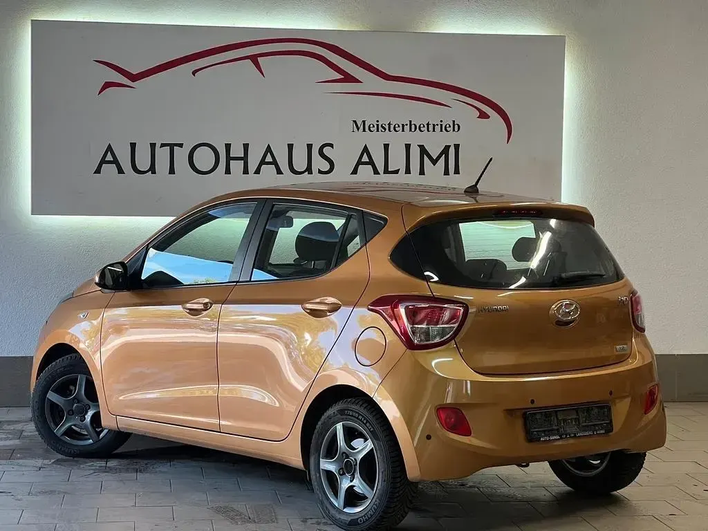 Gebraucht Hyundai i10 Edition 87 PS (63 kW) 2015 Gold Kleinwagen