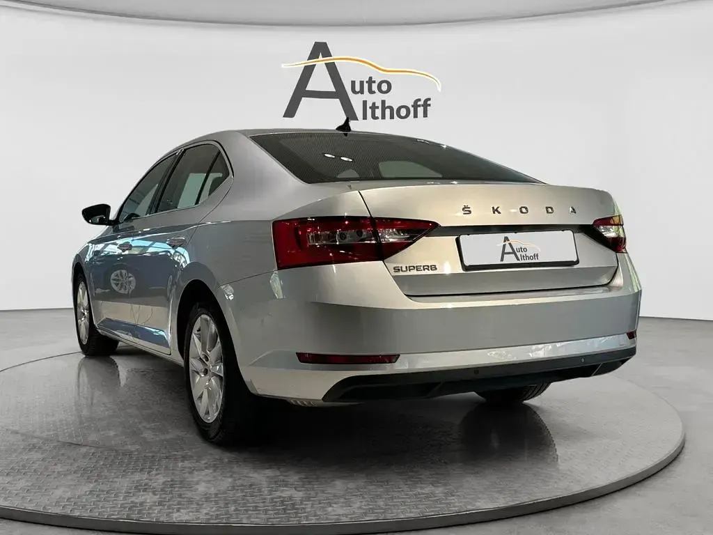 Gebraucht Skoda Superb Style 150 PS (110 kW) 2022 Silber Limousine