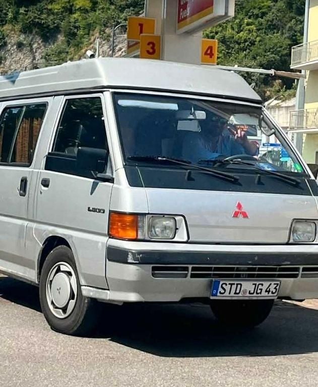 Silber Gebraucht 1988 Mitsubishi L300 Van / Kleinbus | 4.999 € - Bild 1/4