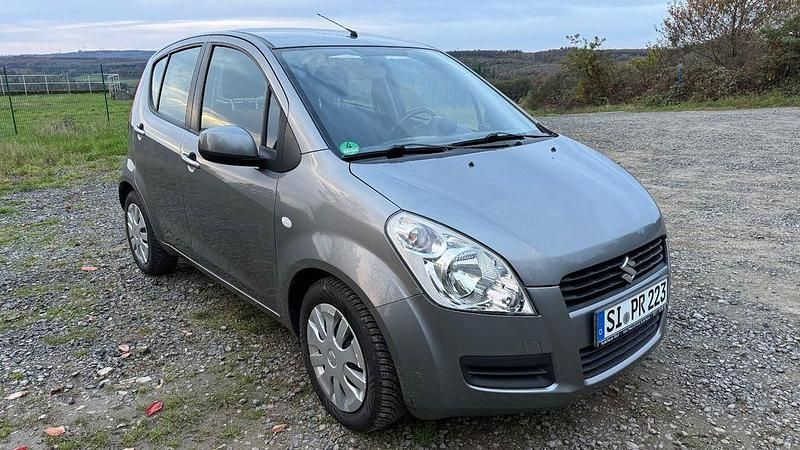 Silber Gebraucht 2011 Suzuki Splash Club Kleinwagen | 4.099 € (Fairer Preis) - Bild 1/4