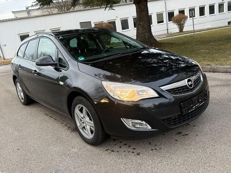 Gebraucht Opel Astra Design Edition 110 PS (80 kW) 2012 Schwarz Kombi