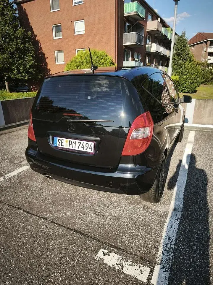 Gebraucht Mercedes A180 116 PS (85 kW) 2010 Schwarz Kleinwagen