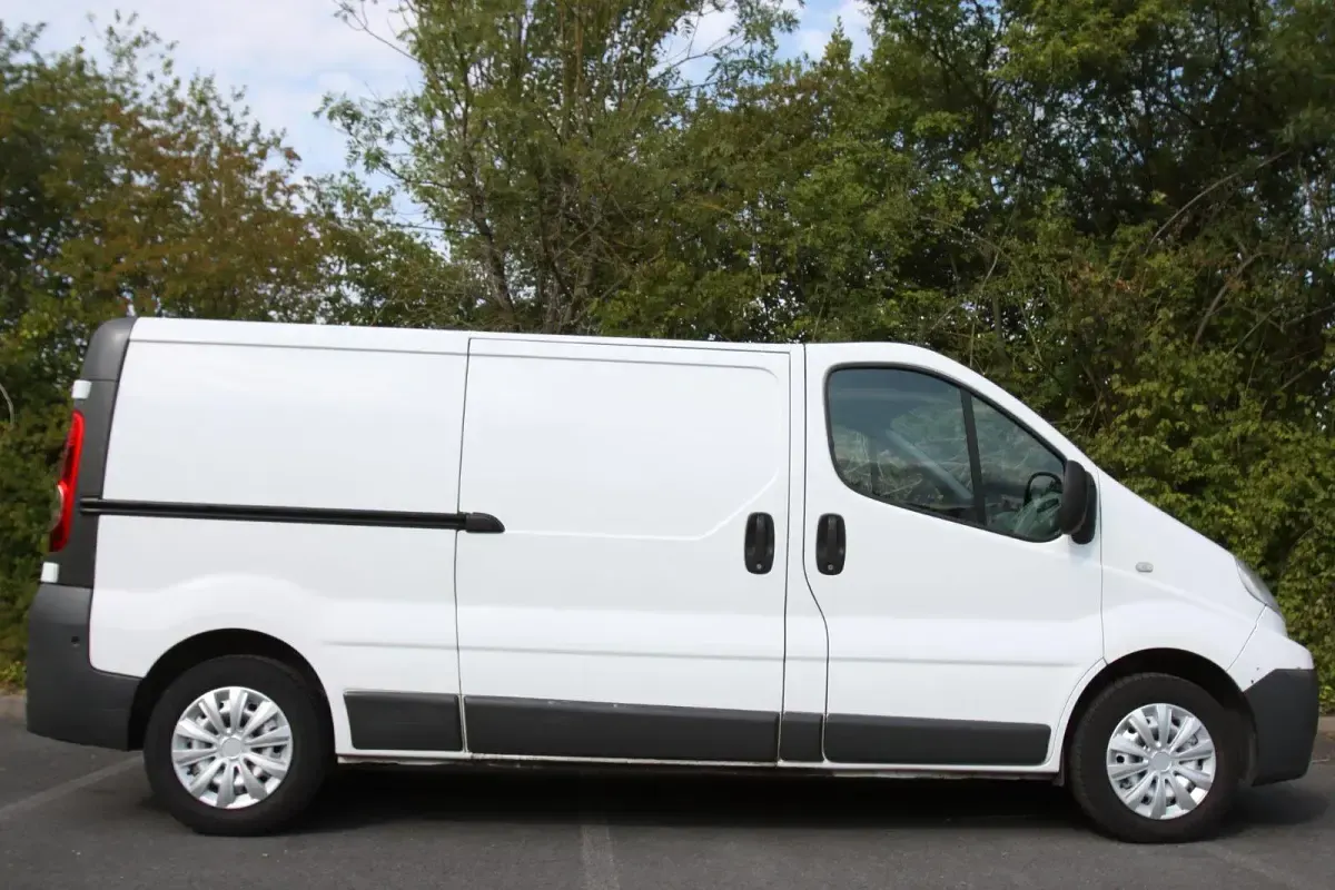 Gebraucht Renault Trafic 90 PS (66 kW) 2012 Weiß Van / Kleinbus