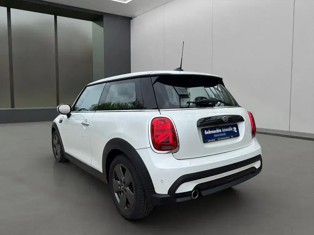 Gebraucht Mini Cooper Classic 136 PS (100 kW) 2023 Weiss / nanuq white Kleinwagen