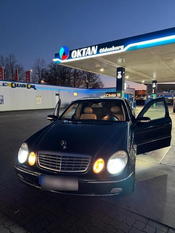 Schwarz Gebraucht 2003 Mercedes E240 Limousine | 3.200 € - Bild 1/4