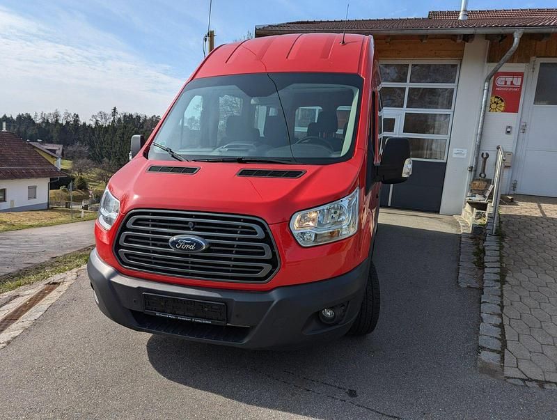 Gebraucht Ford Transit 105 PS (77 kW) 2018 Rot Van