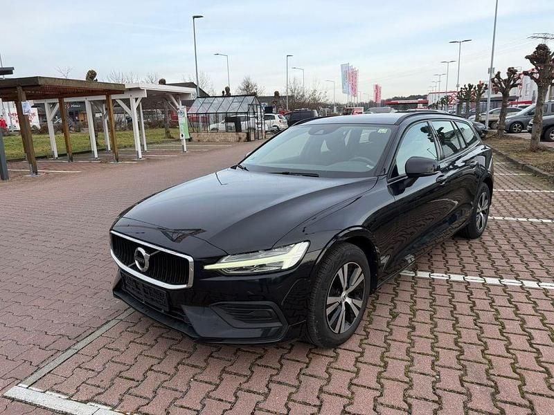 Gebraucht Volvo V60 Momentum 150 PS (110 kW) 2019 Schwarz Kombi