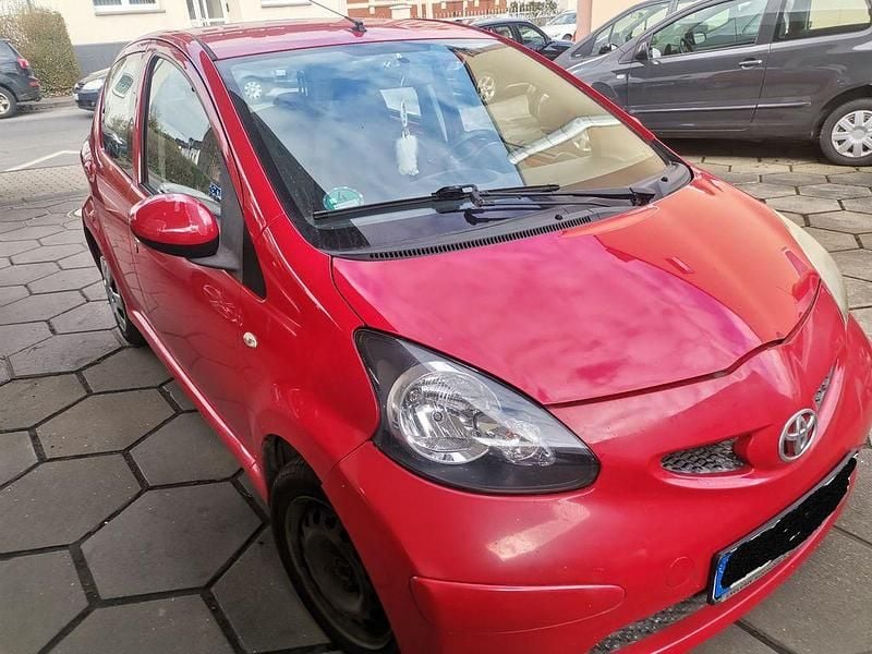 Gebraucht Toyota Aygo Cool 68 PS (50 kW) 2006 Rot Kleinwagen