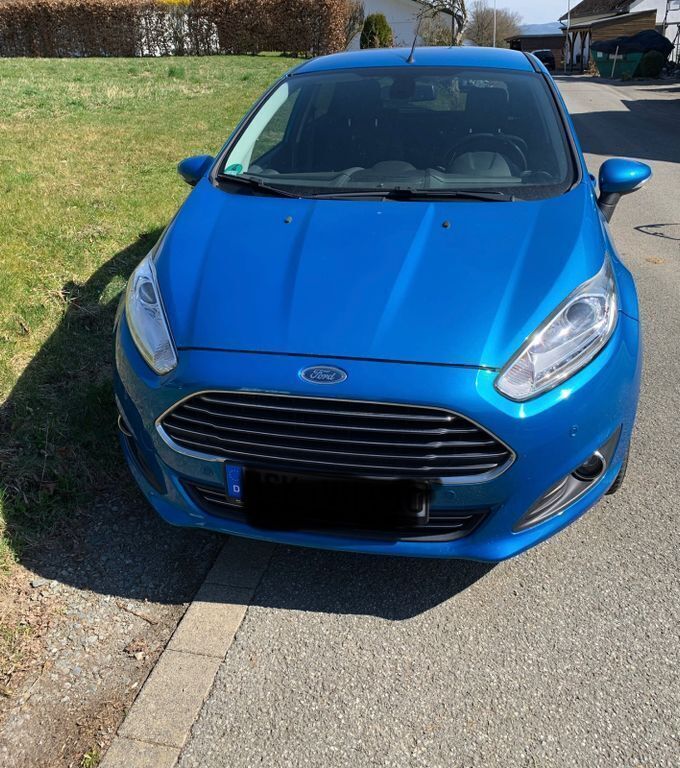 Blau Gebraucht 2015 Ford Fiesta Titanium Kleinwagen | 6.800 € (Fairer Preis) - Bild 1/4