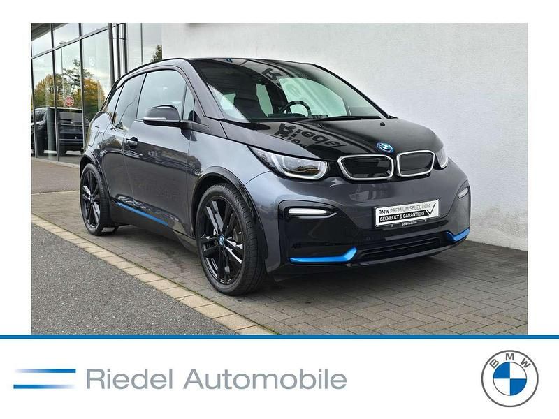 Mineralgrau metallic mit Gebraucht 2022 BMW i3 Limousine | 24.790 € (Fairer Preis) - Bild 1/3