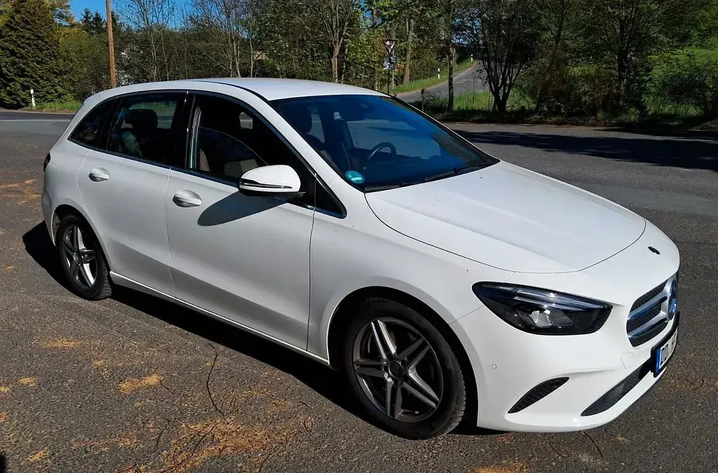 Gebraucht Mercedes B200 163 PS (119 kW) 2019 Weiß Van / Kleinbus