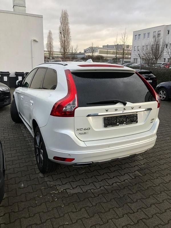 Gebraucht Volvo XC60 Summum 220 PS (161 kW) 2016 Weiß SUV