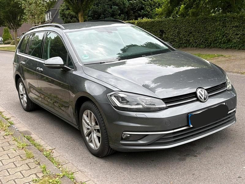 Grau Gebraucht 2018 VW Golf VII Highline Kombi | 7.590 € (Superpreis) - Bild 1/4