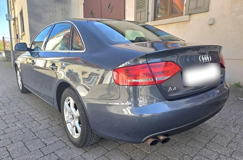Gebraucht Audi A4 160 PS (117 kW) 2009 Grau Limousine