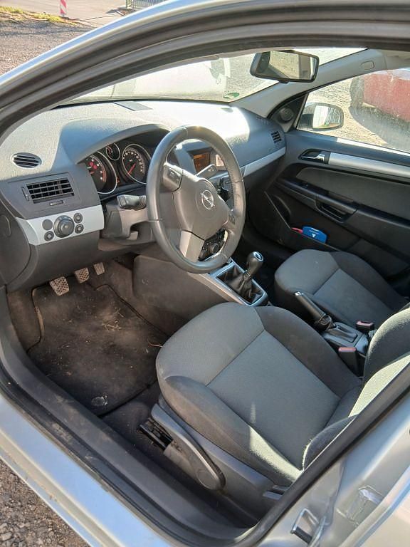 Gebraucht Opel Astra 125 PS (91 kW) 2006 Silber Limousine