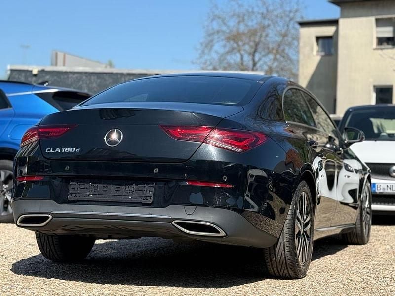 Gebraucht Mercedes CLA180 116 PS (85 kW) 2020 Schwarz Limousine