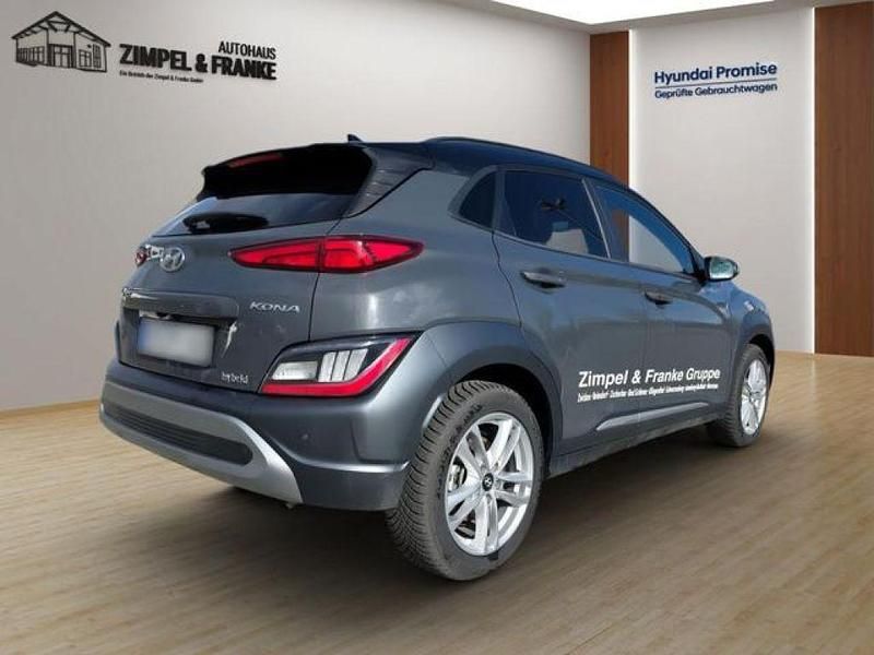 Gebraucht Hyundai Kona 141 PS (103 kW) 2023 Ecotronic grey / abyss black (metallic) SUV