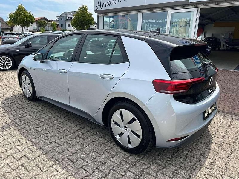 Gebraucht VW ID.3 Pure 110 kW (150 PS) 2021 Scale silver metallic Kleinwagen
