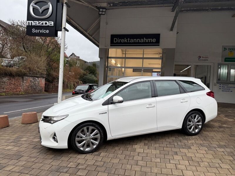 Weiß Gebraucht 2014 Toyota Auris Touring Sports Executive Kombi | 13.650 € (Fairer Preis) - Bild 1/4