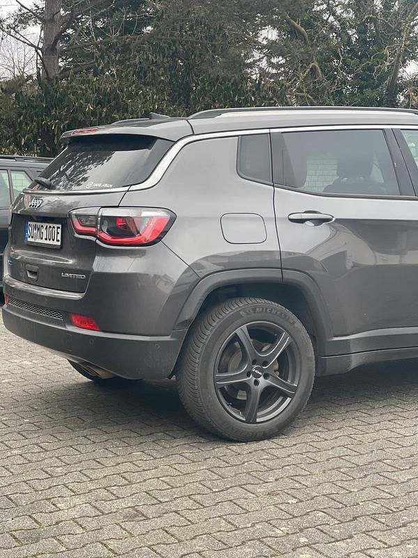 Gebraucht Jeep Compass 130 PS (95 kW) 2021 Grau SUV