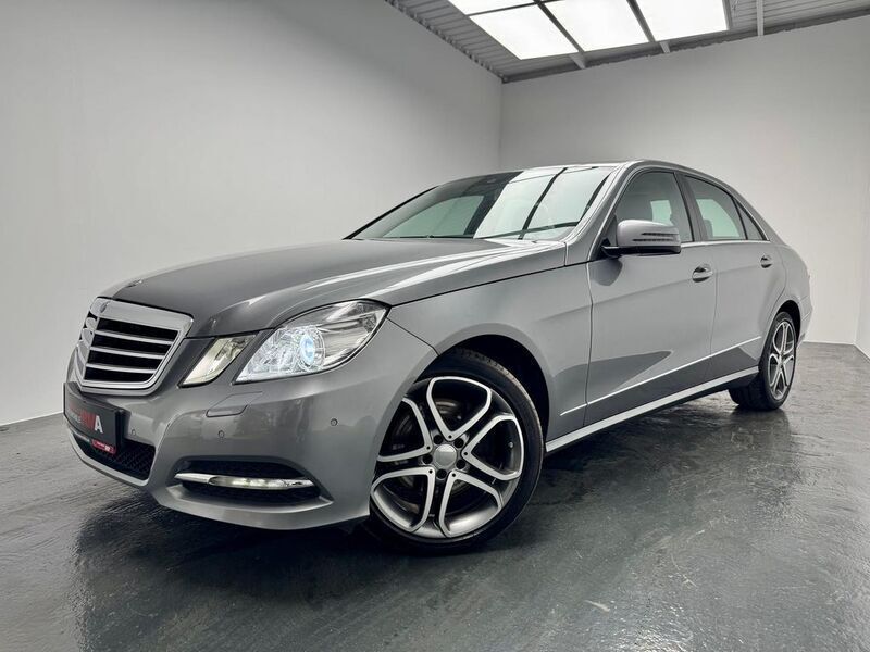 Silber Gebraucht 2012 Mercedes E350 Avantgarde Limousine | 9.990 € - Bild 1/4
