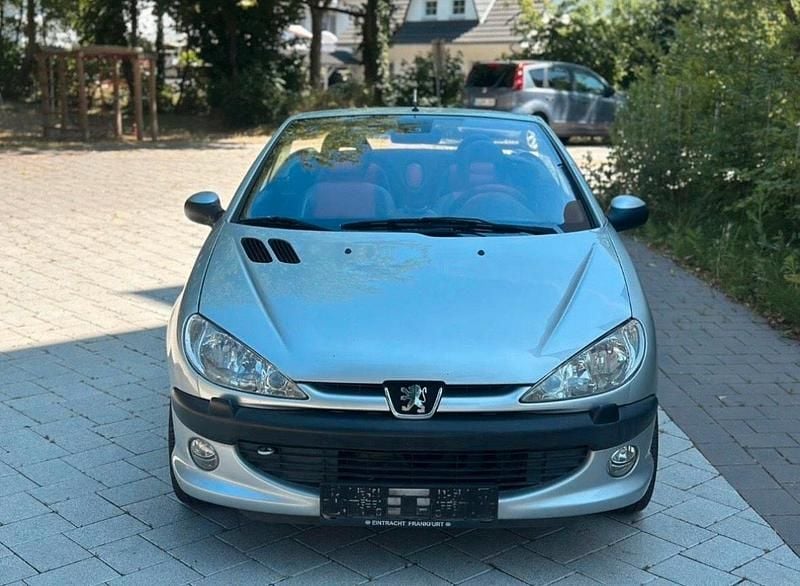 Silber Gebraucht 2002 Peugeot 206 CC Cabrio | 2.150 € (Etwas zu teuer) - Bild 1/4