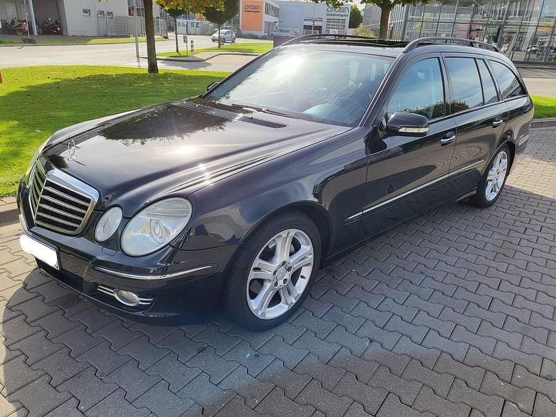 Schwarz Gebraucht 2007 Mercedes E200 Avantgarde Kombi | 4.700 € (Fairer Preis) - Bild 1/4