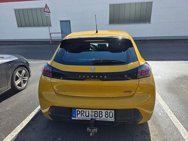 Gebraucht Peugeot 208 Active 101 PS (74 kW) 2021 Gelb Kleinwagen