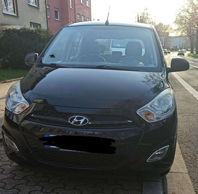 Gebraucht Hyundai i10 69 PS (50 kW) 2012 Schwarz Kleinwagen