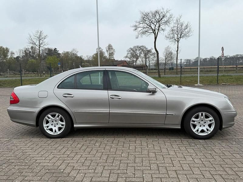 Second-hand Mercedes E200 184 CP (135 kW) 2007 Gri Berlinǎ