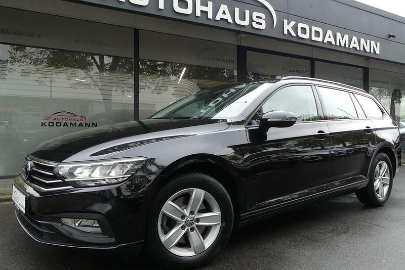 Schwarz Gebraucht 2022 VW Passat Kombi | 19.950 € (Guter Preis) - Bild 1/4