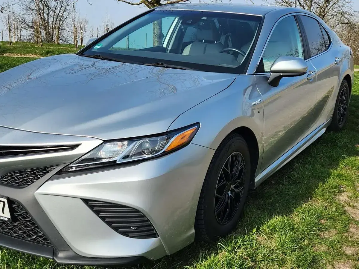 Gebraucht Toyota Camry 218 PS (160 kW) 2021 Silber Limousine