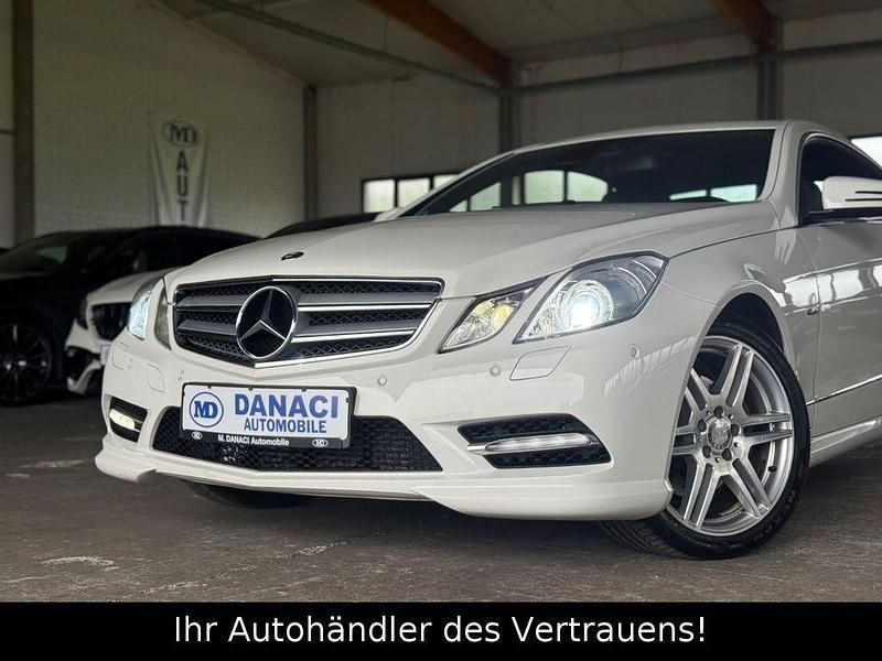 Gebraucht Mercedes E220 AMG line 170 PS (125 kW) 2011 Weiß Coupé