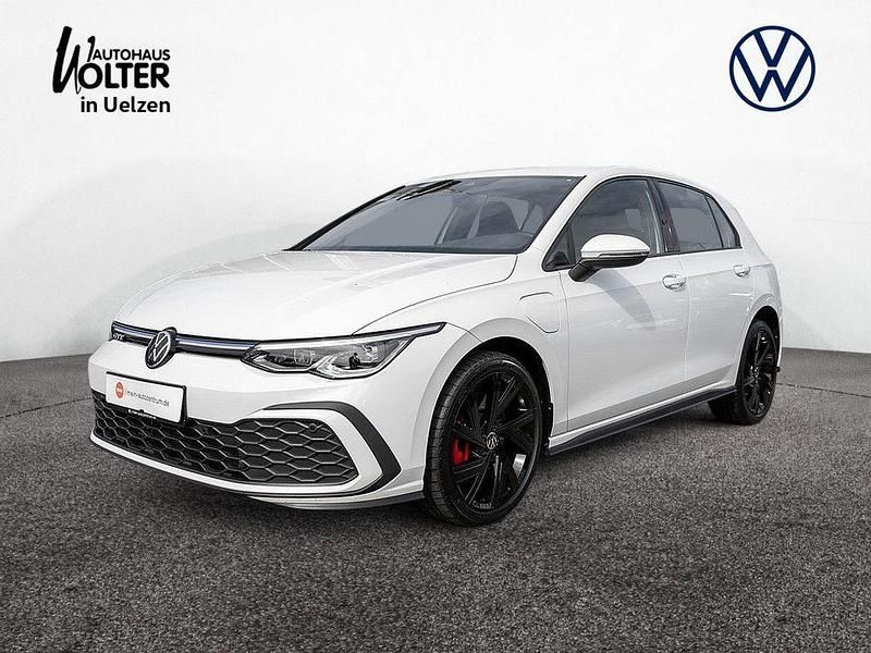 Pure white Gebraucht 2022 VW Golf VIII GTE Limousine | 27.290 € (Teuer) - Bild 1/4