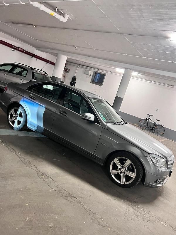 Gebraucht Mercedes C180 156 PS (114 kW) 2010 Grau Limousine