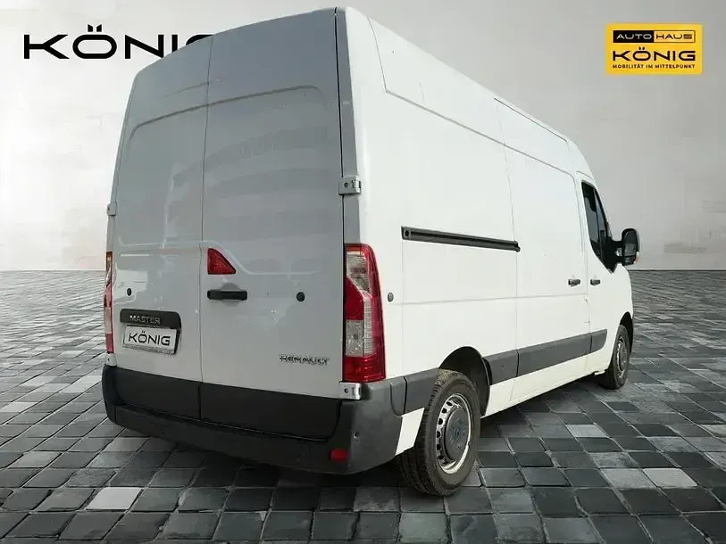 Używany Renault Master 135 KM (99 kW) 2021 Biały Sedan/Limuzyna