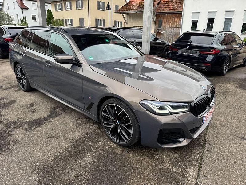 Grau Gebraucht 2023 BMW 530 M Sport Limousine | 45.799 € - Bild 1/4
