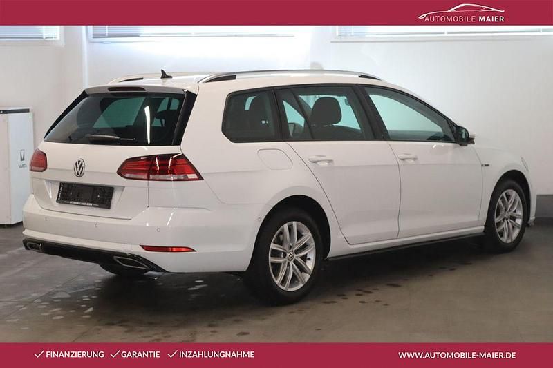 Gebraucht VW Golf VII R-line 150 PS (110 kW) 2021 Weiß Kleinwagen