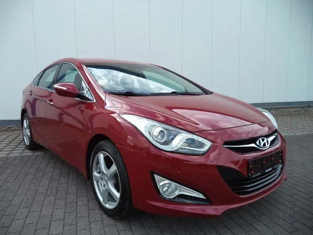 Gebraucht Hyundai i40 Style 178 PS (130 kW) 2012 Rot Limousine