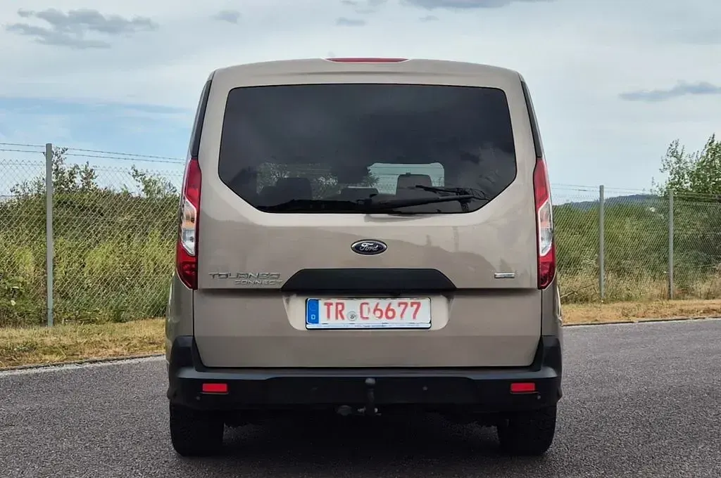 Gebraucht Ford Tourneo Trend 120 PS (88 kW) 2018 Silber Van / Kleinbus